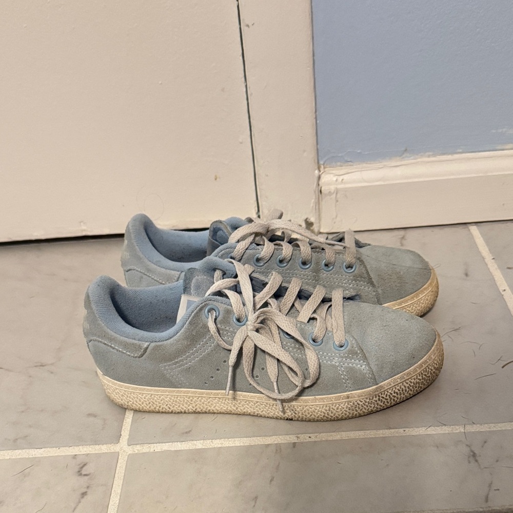 Adidas Stan Smith women’s Light Blue Suede Sneakers, size 6